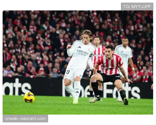 毕尔巴鄂竞技1-1战平皇马，主场球迷为球队顽强防守喝彩